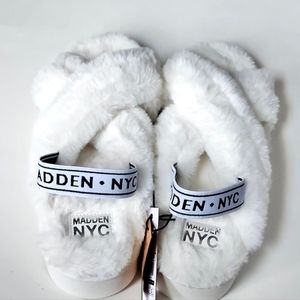 Madden slipper White Sandle size 10
